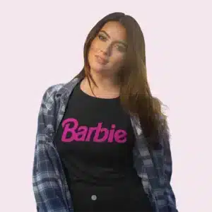 camiseta de barbie letras rosas