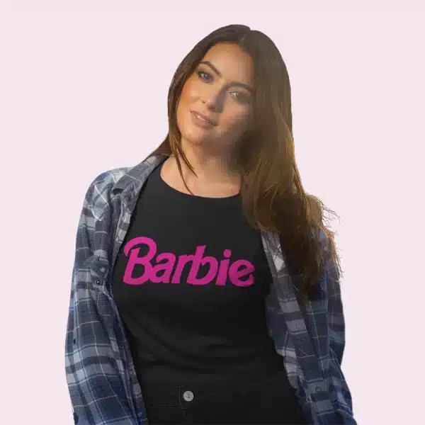 camiseta de barbie letras rosas