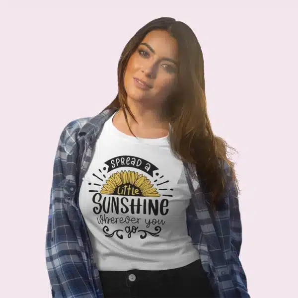 Camiseta de girasol con frase spread a little sunshine wherever you go