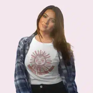 Camiseta hippie con frase radiate positive vibes