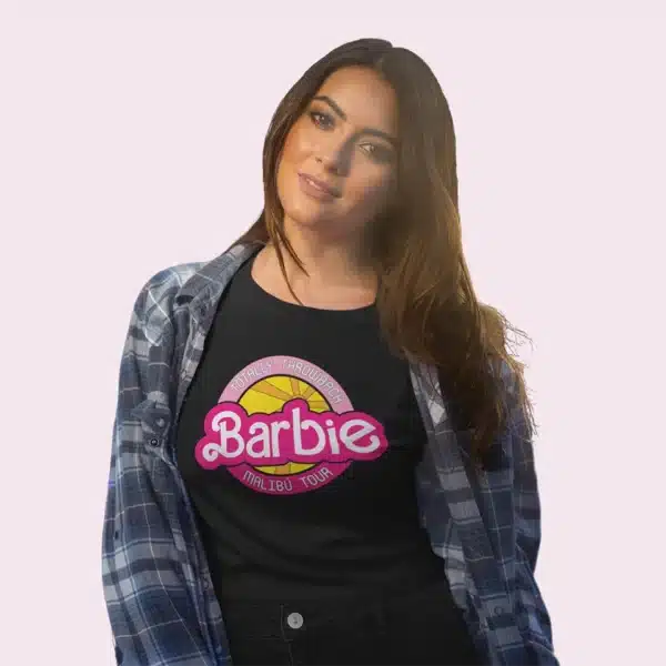 camiseta de barbie totally throwbach malibu tour